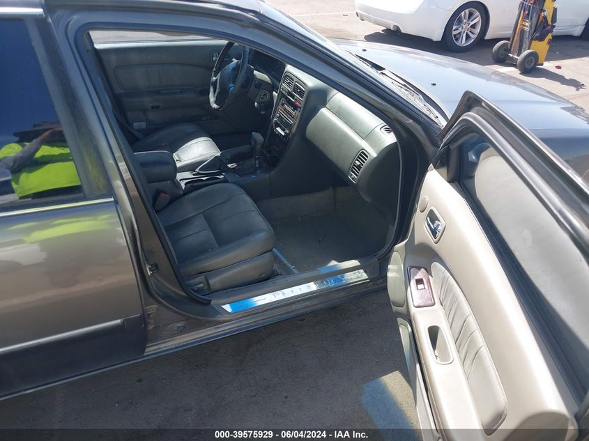 1999 Infiniti I30 Limited/Standard/Touring VIN: JNKCA21A3XT770052 Lot: 39575929