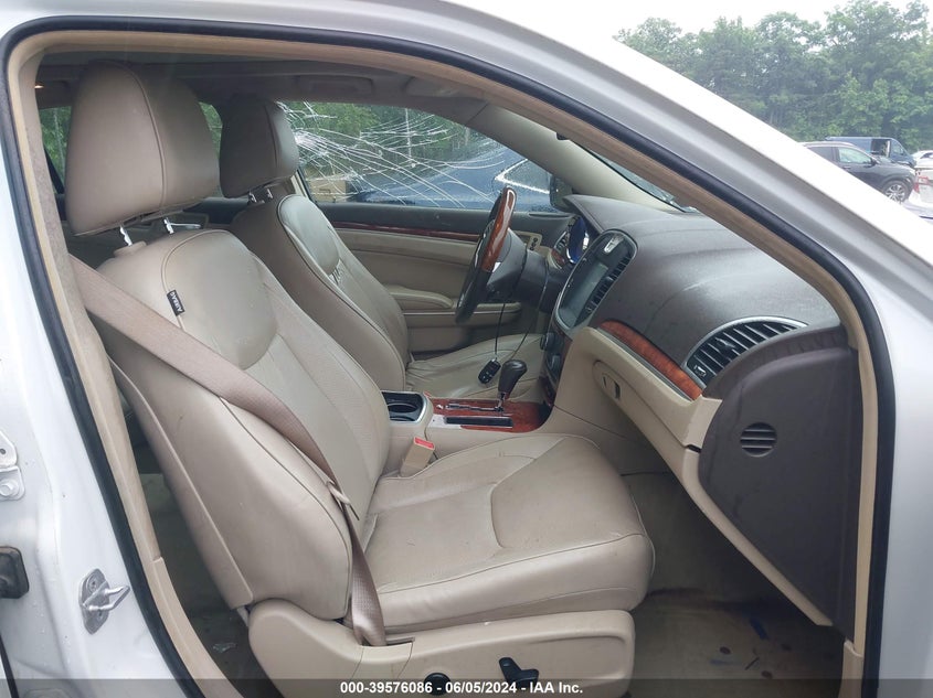 2011 Chrysler 300C VIN: 2C3CA6CT1BH592658 Lot: 39576086