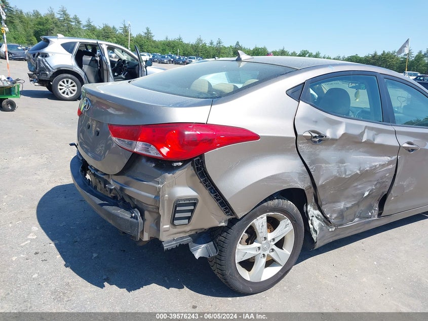 2013 Hyundai Elantra Gls VIN: 5NPDH4AE2DH379555 Lot: 39576243