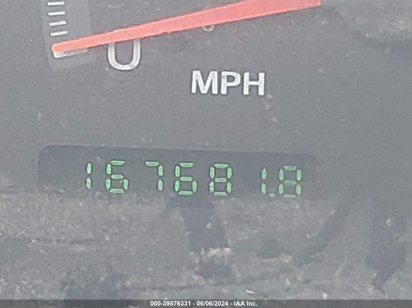 2002 Ford Expedition Xlt VIN: 1FMPU16L72LA27610 Lot: 39576331