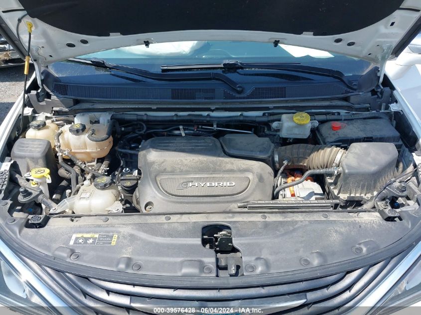 2018 Chrysler Pacifica Hybrid Limited VIN: 2C4RC1N70JR133620 Lot: 39576428