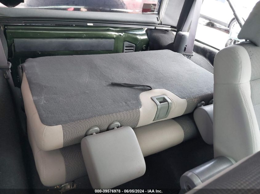 2007 Jeep Wrangler X VIN: 1J4FA24117L227027 Lot: 39576978