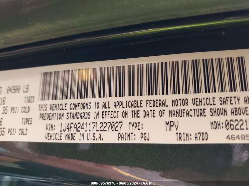 2007 Jeep Wrangler X VIN: 1J4FA24117L227027 Lot: 39576978