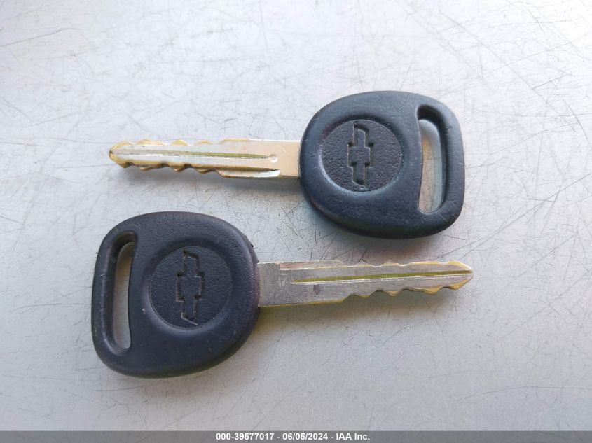 2001 Chevrolet Tahoe Ls VIN: 1GNEC13T11R204612 Lot: 39577017