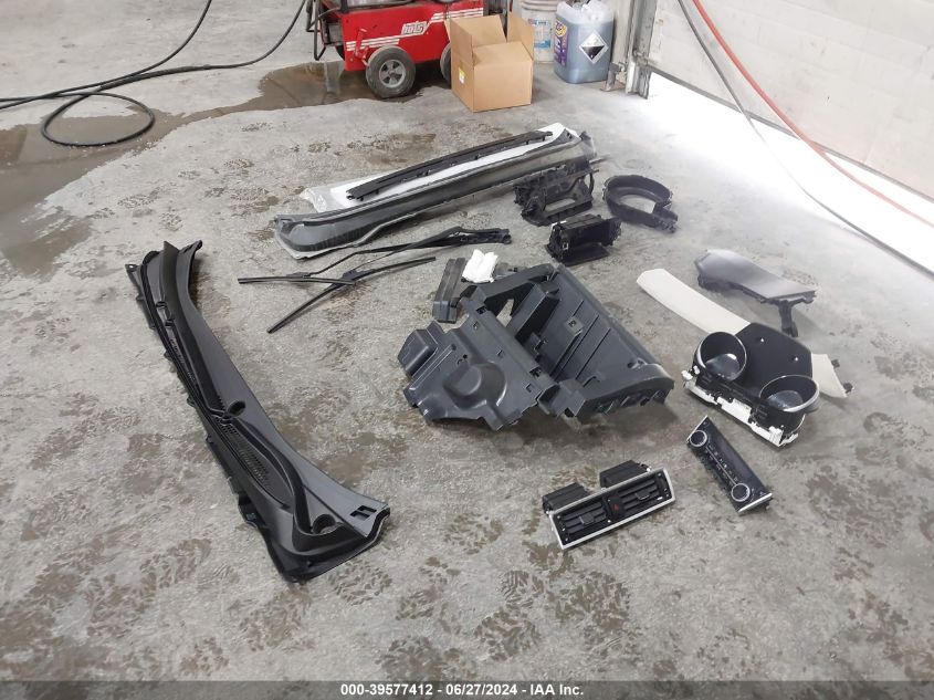 2018 Subaru Outback 2.5I Premium VIN: 4S4BSAHC8J3356912 Lot: 39577412