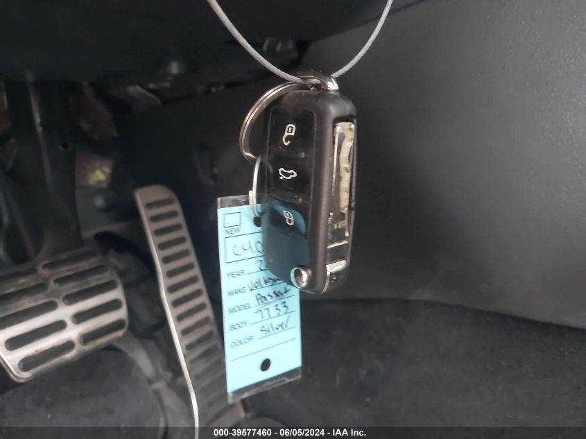 2017 Volkswagen Passat 1.8T R-Line VIN: 1VWDT7A38HC007733 Lot: 39577460