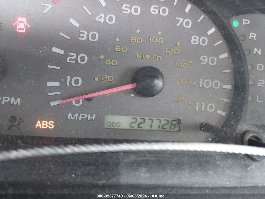 2002 Toyota Sequoia Sr5 V8 VIN: 5TDBT44A42S115582 Lot: 39577740