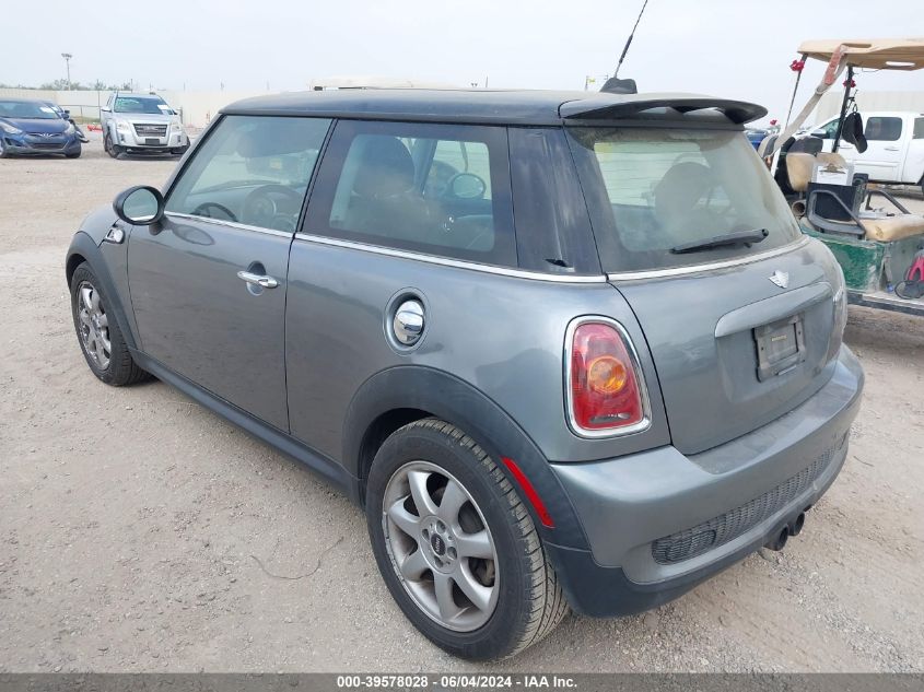 2010 Mini Cooper S VIN: WMWMF7C57ATZ72420 Lot: 39578028