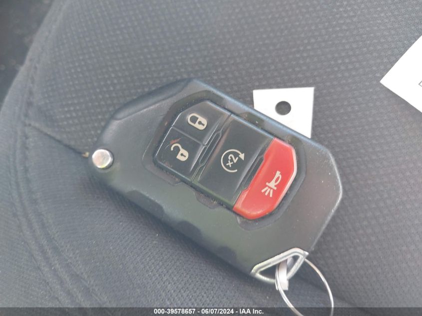 2020 Jeep Wrangler Unlimited Sahara 4X4 VIN: 1C4HJXEG9LW137762 Lot: 39578657