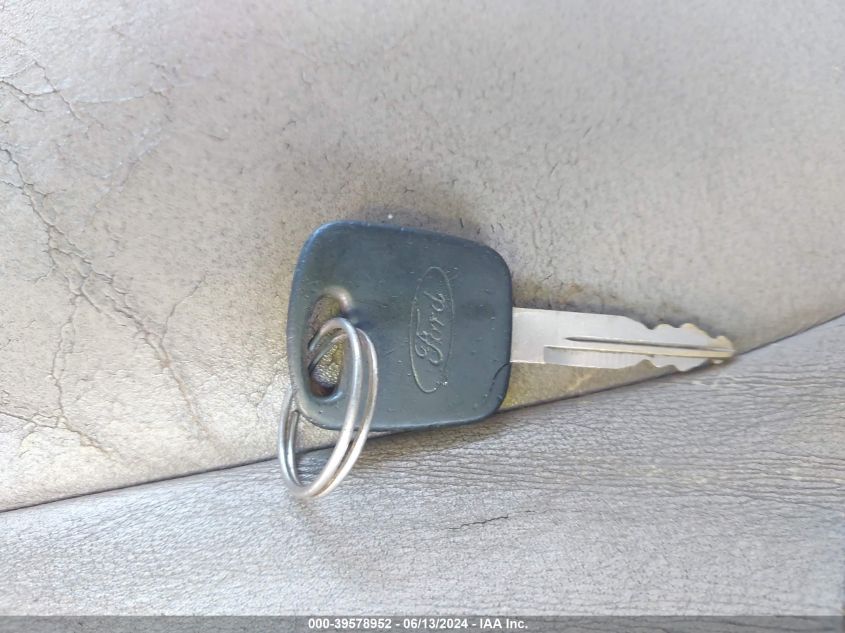 2000 Ford Expedition Eddie Bauer VIN: 1FMPU18L9YLA46570 Lot: 39578952