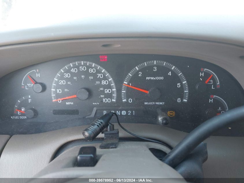 2000 Ford Expedition Eddie Bauer VIN: 1FMPU18L9YLA46570 Lot: 39578952