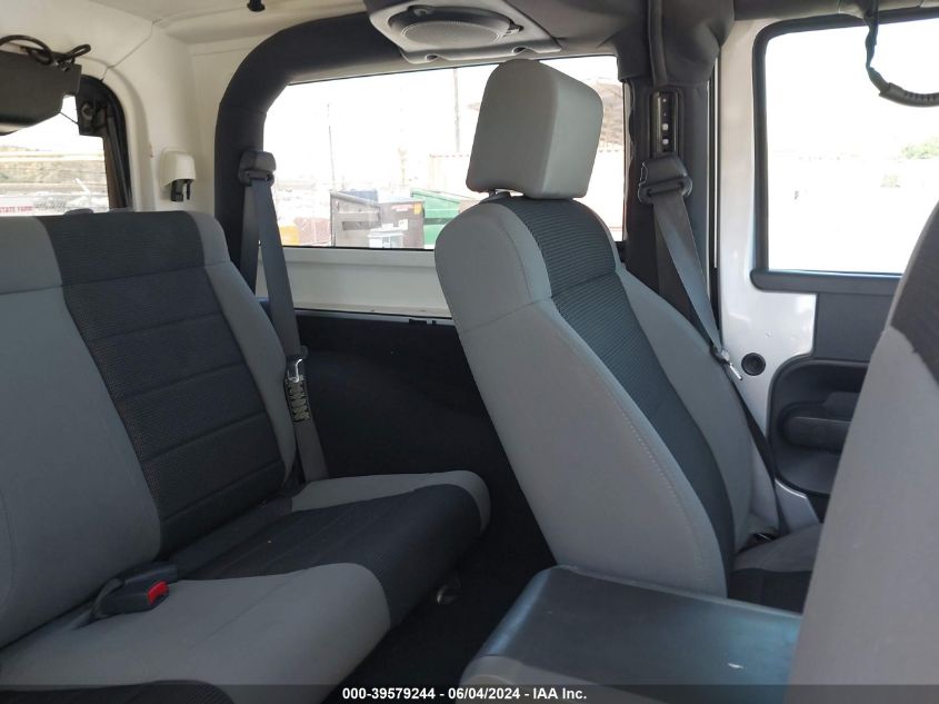 2007 Jeep Wrangler X VIN: 1J4FA241X7L112104 Lot: 39579244