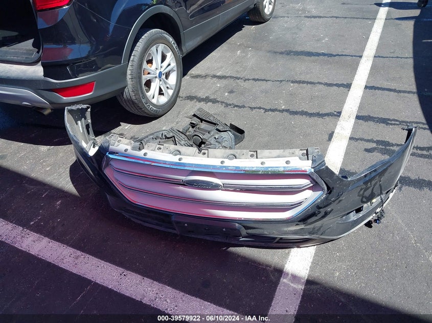 VIN 1FMCU9HD0KUC08237 2019 FORD ESCAPE SEL