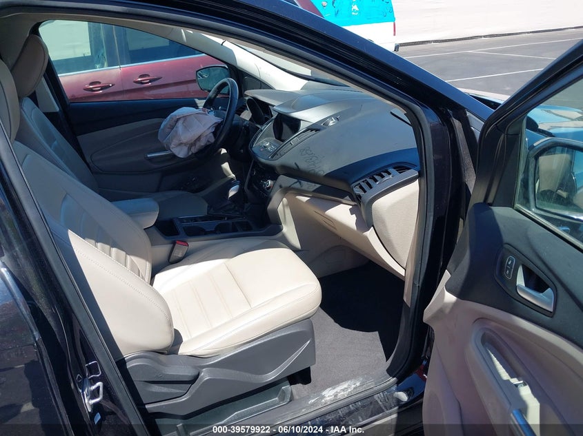 VIN 1FMCU9HD0KUC08237 2019 FORD ESCAPE SEL
