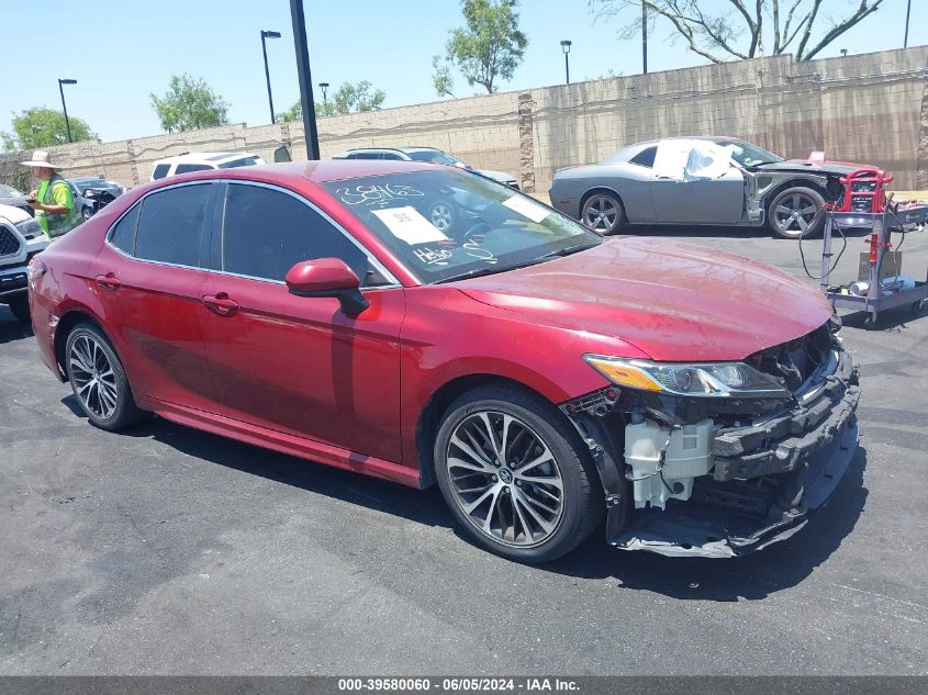 4T1B11HK2JU593075 2018 TOYOTA CAMRY - Image 1