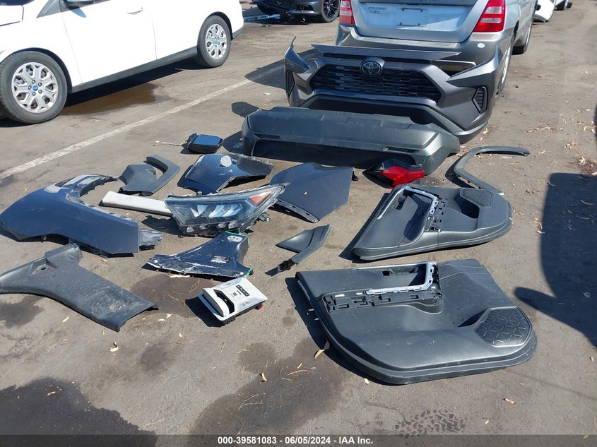 VIN 2T3H1RFV8KW057584 2019 TOYOTA RAV4 LE