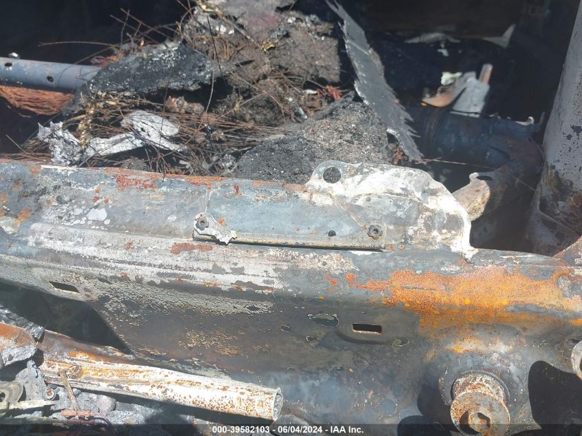 2003 Toyota Corolla Le VIN: JTDBR32E030040429 Lot: 39582103