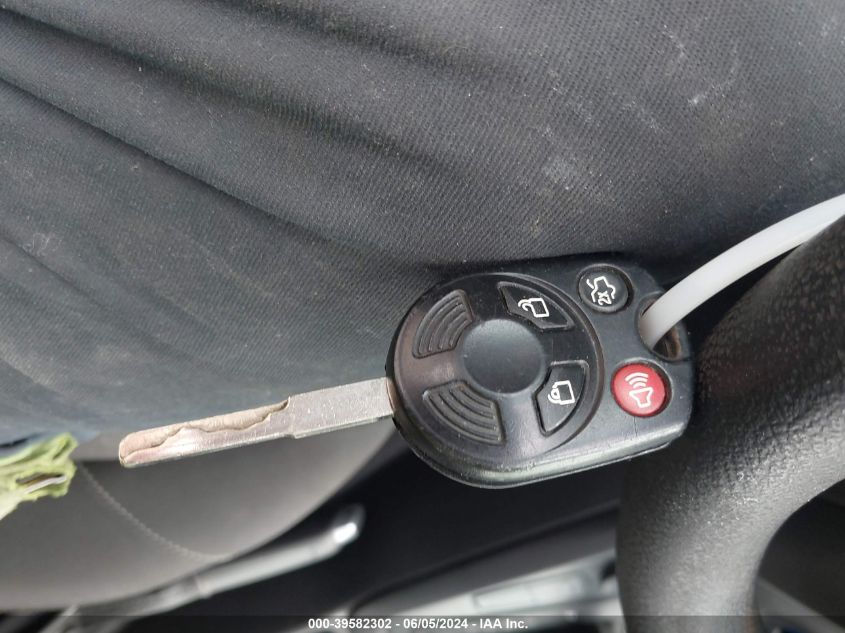 2018 Ford Focus Se VIN: 1FADP3FE2JL200823 Lot: 39582302