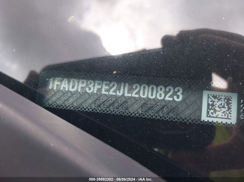 2018 Ford Focus Se VIN: 1FADP3FE2JL200823 Lot: 39582302