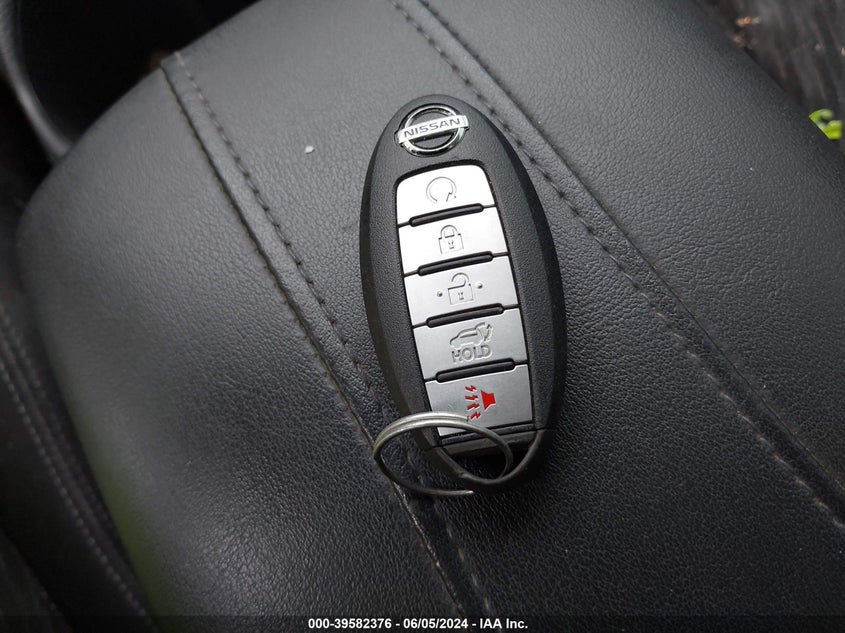 2017 Nissan Rogue Sv VIN: KNMAT2MV6HP562680 Lot: 39582376