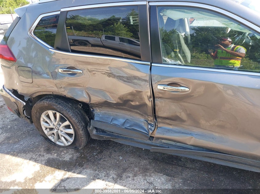 2017 Nissan Rogue Sv VIN: KNMAT2MV7HP530093 Lot: 39582801