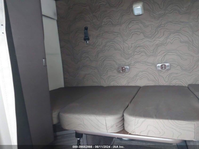 2016 Volvo Vn Vnl VIN: 4V4NC9EH7GN940037 Lot: 39582866