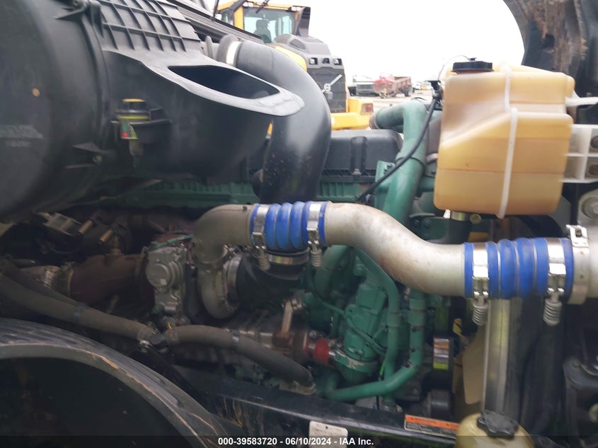 2020 Volvo Vnl VIN: 4V4NC9EH1LN215740 Lot: 39583720