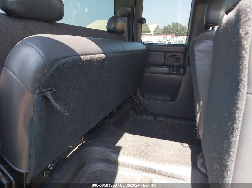 2000 Chevrolet Silverado 1500 VIN: 2GCEC19WXY1362752 Lot: 39583969