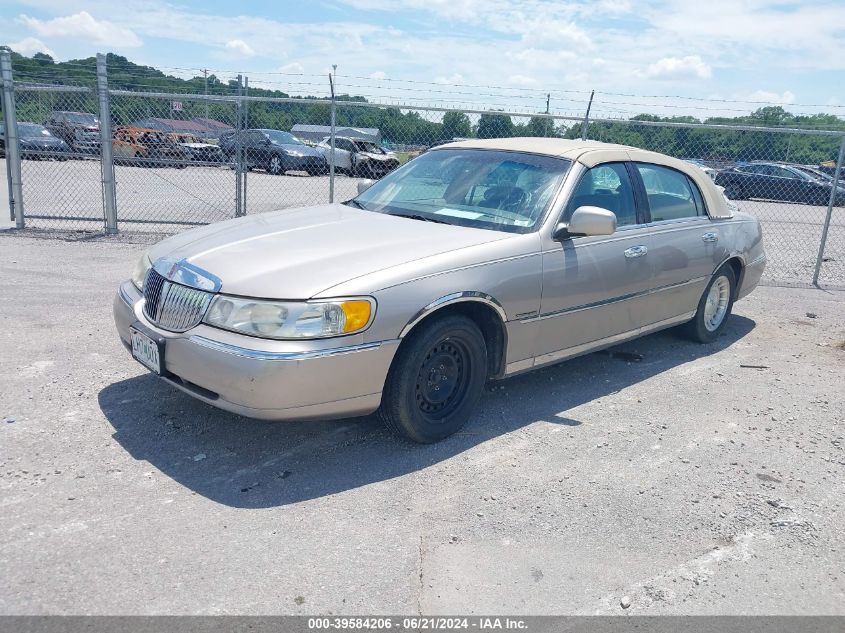 1999 Lincoln Town Car Executive VIN: 1LNHM81W2XY631493 Lot: 39584206