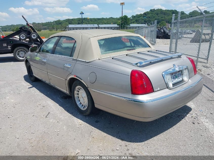 1999 Lincoln Town Car Executive VIN: 1LNHM81W2XY631493 Lot: 39584206