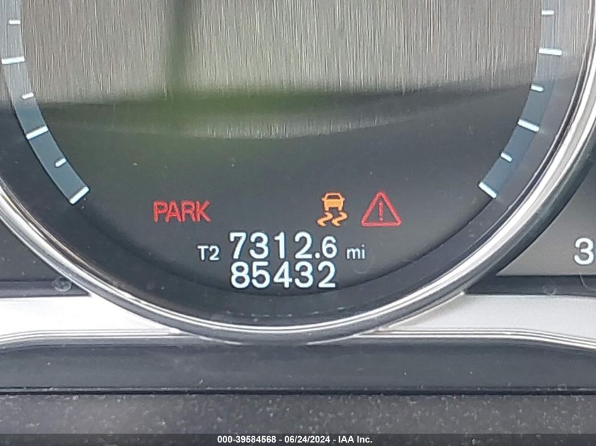 2016 Volvo Xc60 T5 Drive-E Premier VIN: YV440MDK8G2781348 Lot: 39584568