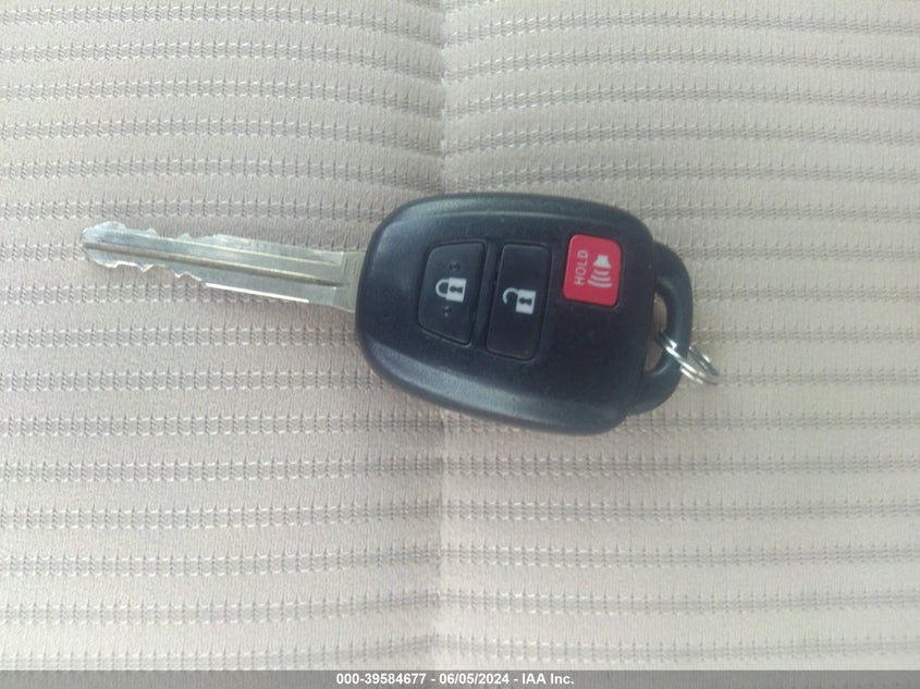 2013 TOYOTA RAV4 XLE - JTMRFREV2D5004705