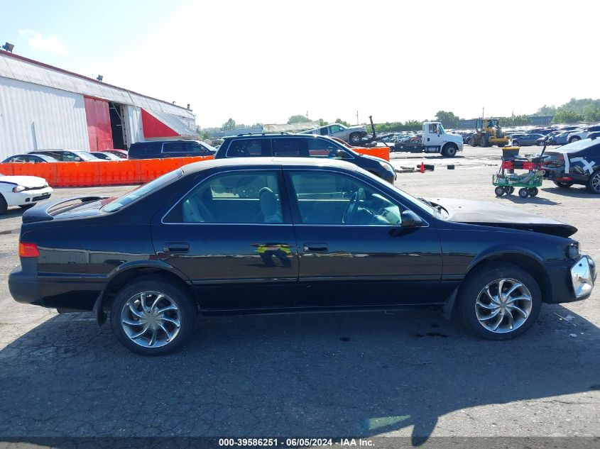 2000 Toyota Camry Ce VIN: 4T1BG22K7YU988439 Lot: 39586251