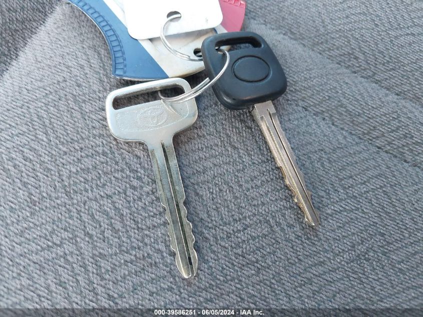 2000 Toyota Camry Ce VIN: 4T1BG22K7YU988439 Lot: 39586251