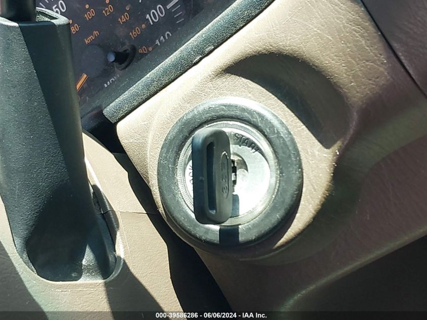 2002 Toyota Tundra Sr5 V8 VIN: 5TBRT34112S319256 Lot: 39586286