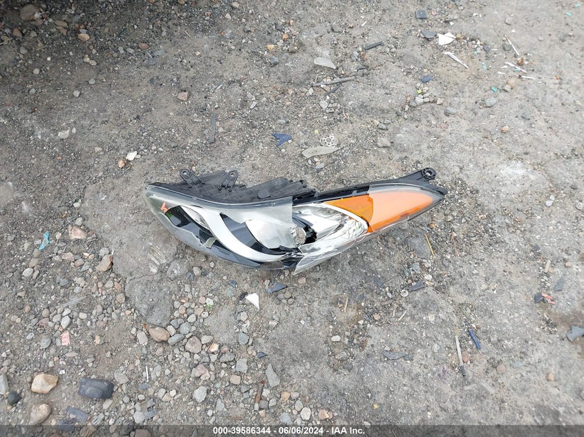 2012 Hyundai Elantra Limited VIN: 5NPDH4AE5CH102171 Lot: 39586344