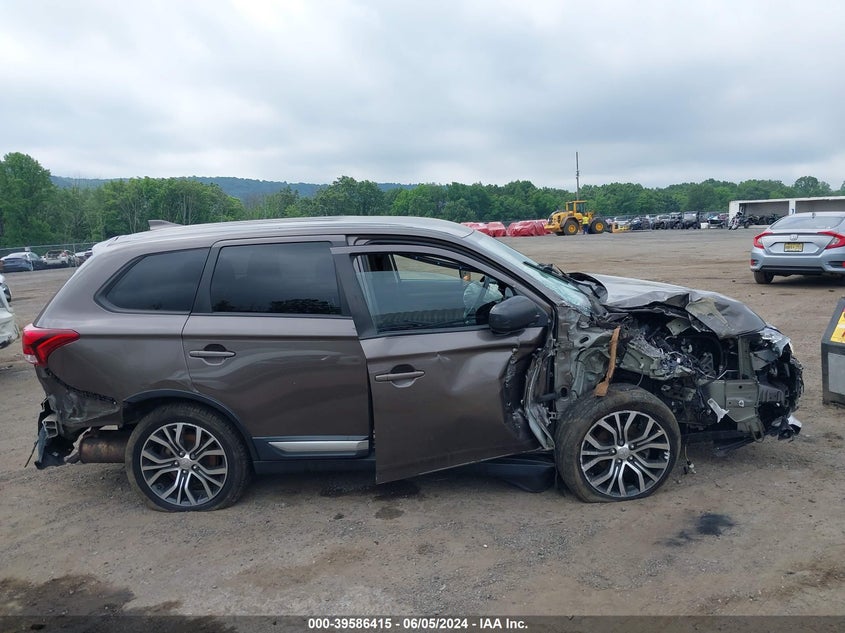 2018 Mitsubishi Outlander Es/Le/Se/Sel VIN: JA4AZ3A33JZ067798 Lot: 39586415
