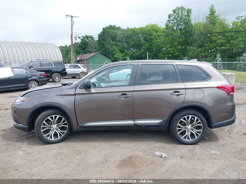 2018 Mitsubishi Outlander Es/Le/Se/Sel VIN: JA4AZ3A33JZ067798 Lot: 39586415