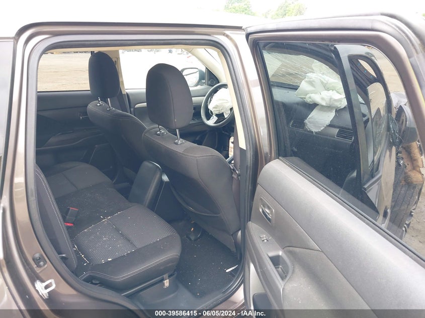 2018 Mitsubishi Outlander Es/Le/Se/Sel VIN: JA4AZ3A33JZ067798 Lot: 39586415