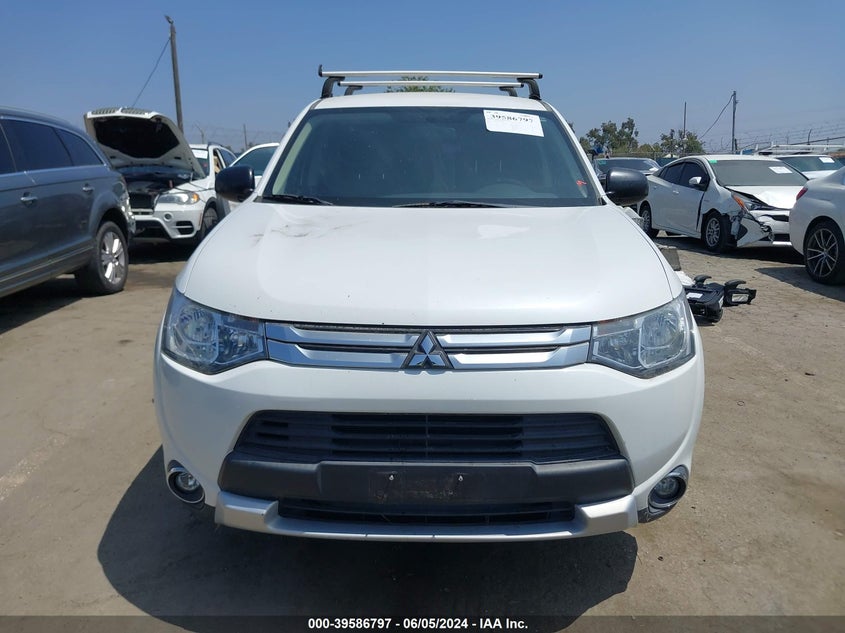 2015 Mitsubishi Outlander Es VIN: JA4AD2A31FZ011570 Lot: 39586797