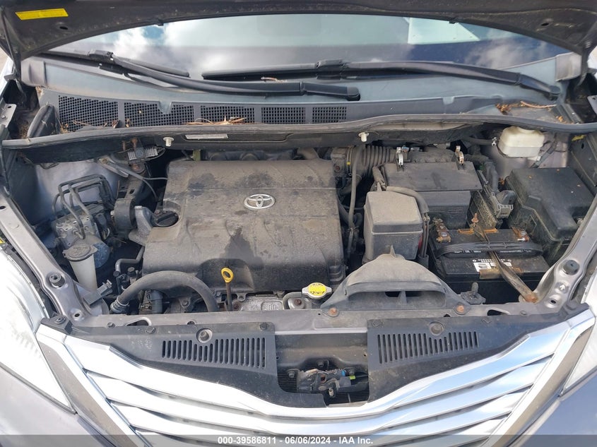 2011 Toyota Sienna Limited V6 VIN: 5TDYK3DCXBS074089 Lot: 39586811