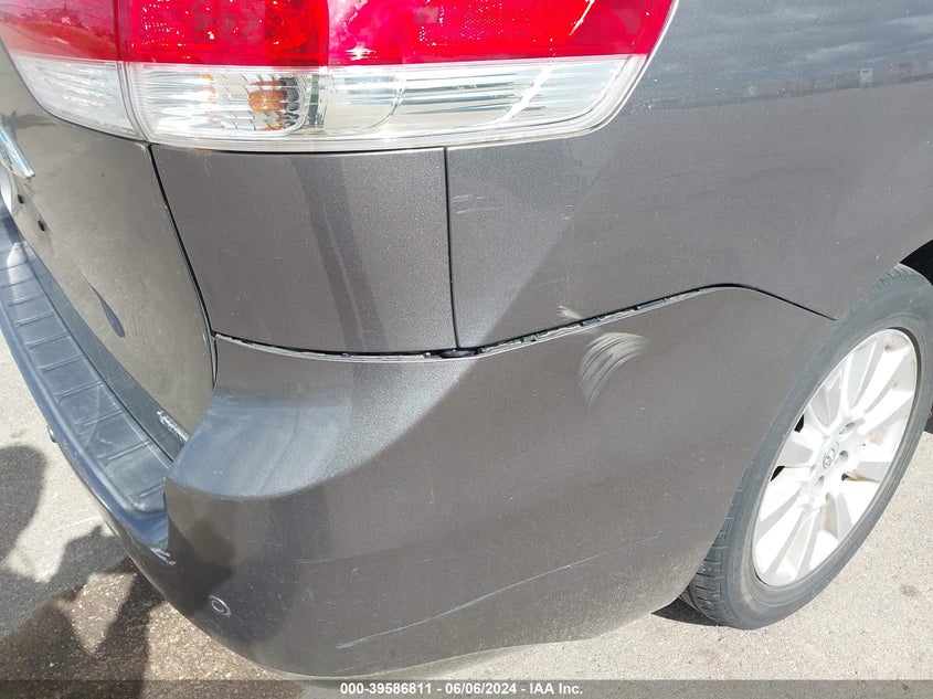 2011 Toyota Sienna Limited V6 VIN: 5TDYK3DCXBS074089 Lot: 39586811