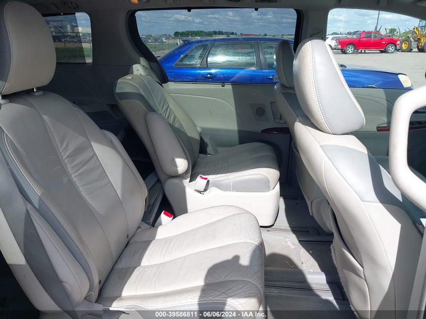 2011 Toyota Sienna Limited V6 VIN: 5TDYK3DCXBS074089 Lot: 39586811