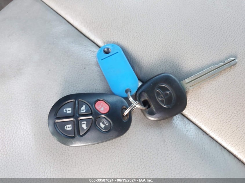 2012 Toyota Sienna Xle V6 8 Passenger VIN: 5TDYK3DC4CS231262 Lot: 39587024