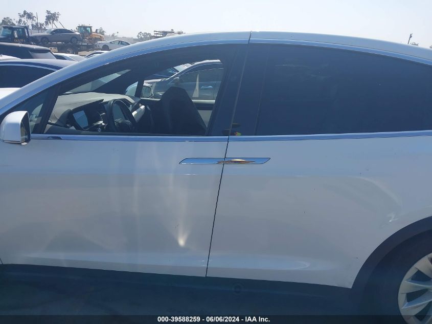 2018 Tesla Model X 100D/75D/P100D VIN: 5YJXCDE20JF140026 Lot: 39588259