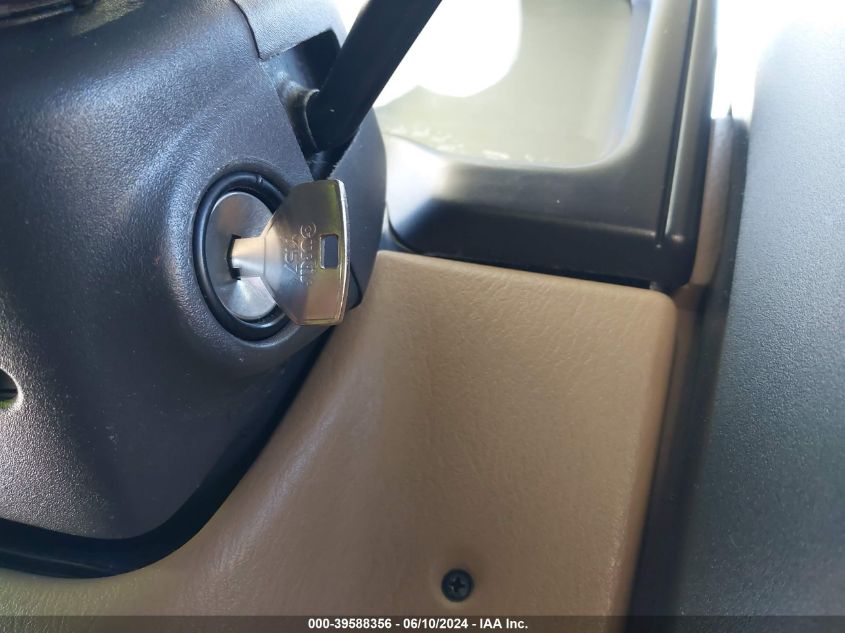 2000 Jeep Wrangler Sahara VIN: 1J4FA59SXYP743769 Lot: 39588356