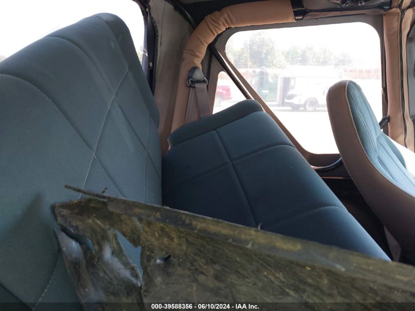 2000 Jeep Wrangler Sahara VIN: 1J4FA59SXYP743769 Lot: 39588356