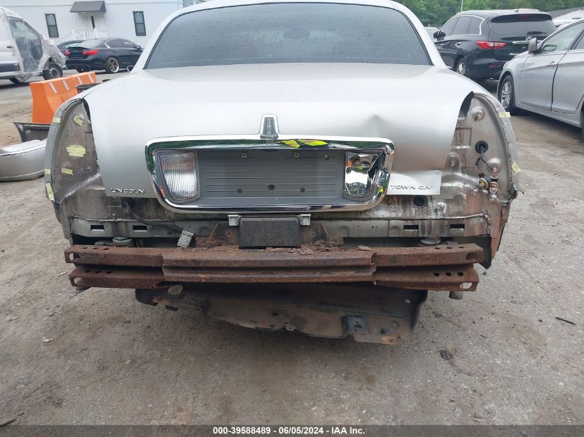 2006 Lincoln Town Car Signature Limited VIN: 1LNHM82V86Y627033 Lot: 39588489