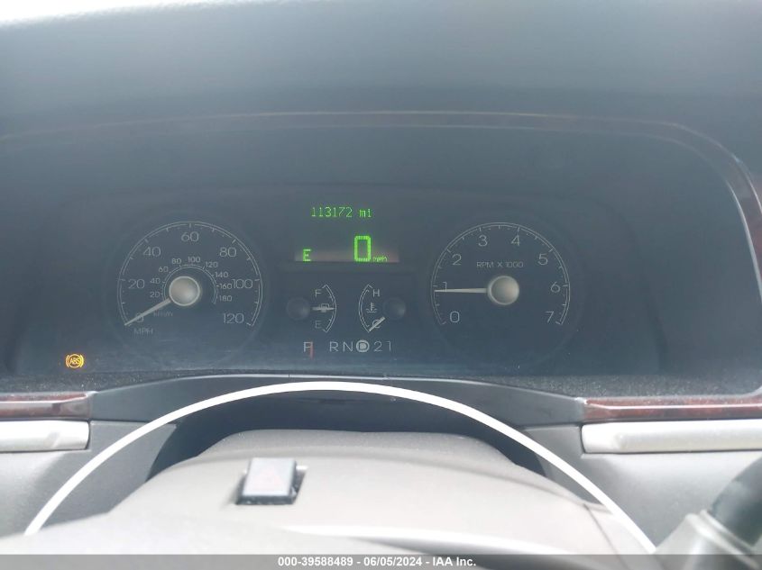 2006 Lincoln Town Car Signature Limited VIN: 1LNHM82V86Y627033 Lot: 39588489