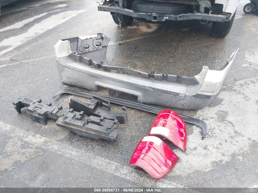 2004 Ford Expedition Xlt VIN: 1FMRU15W04LA84674 Lot: 39588731